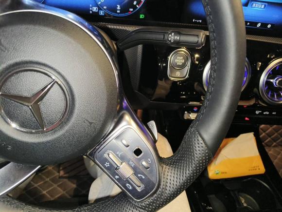 [杭州·苏A] 二手奔驰奔驰A级2019款 A 200 L 运动轿车