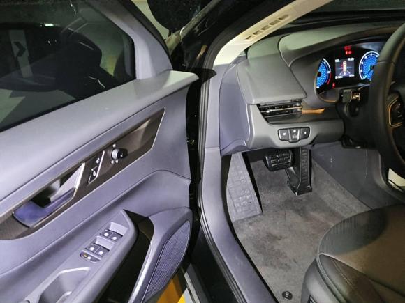 [成都·川A] 二手红旗红旗E-QM52023款 改款 基础出行版