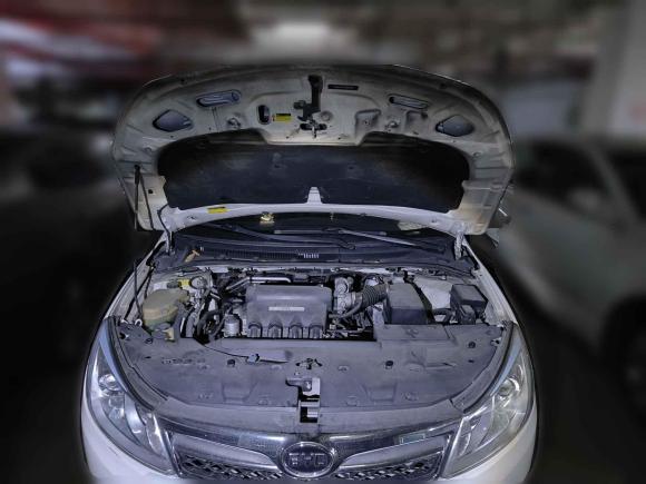 [佛山·粤E] 二手比亚迪速锐2013款 1.5L 手动尊贵型