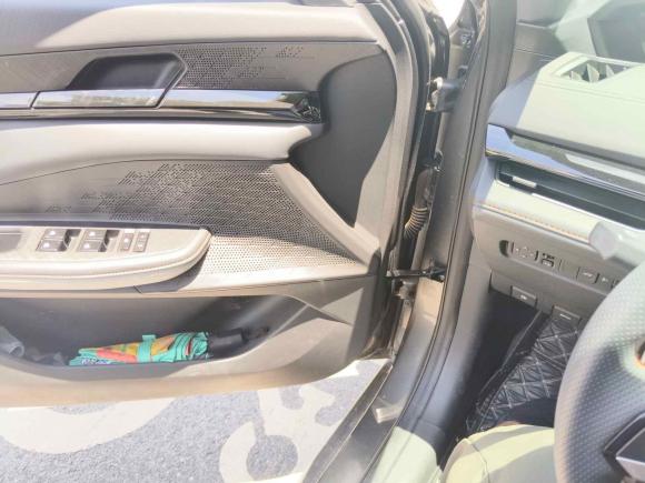 [武汉·鄂A] 二手长安长安UNI-V2023款 1.5T 尊贵型