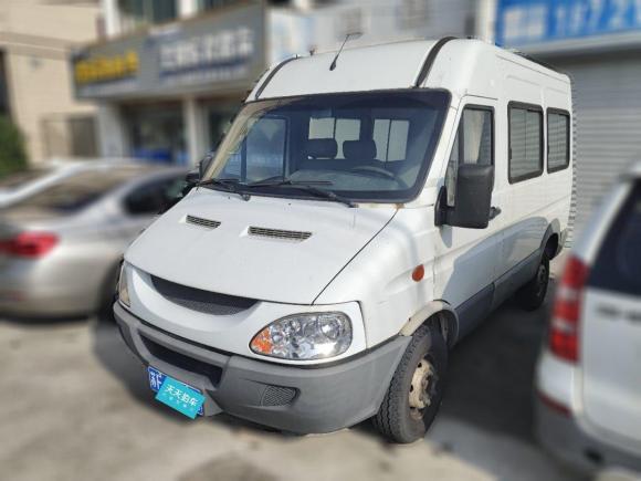 [上海·苏F] 二手依维柯都灵2009款 2.5T-A32基本型