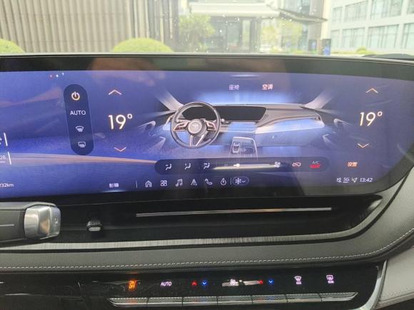 [上海·沪A] 二手别克别克E52023款 臻享标准续航版