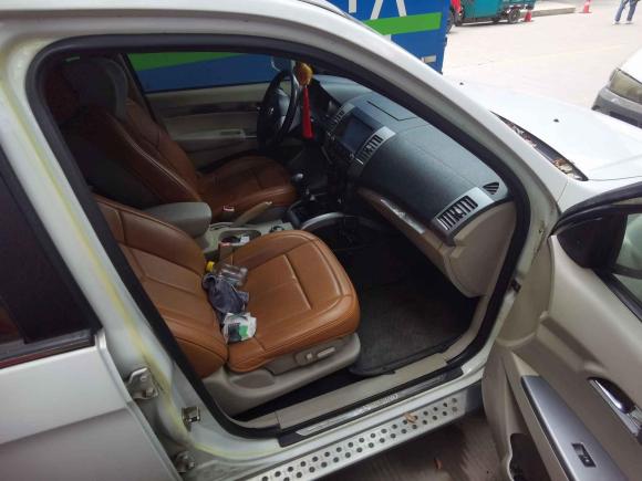 [杭州·浙A] 二手陆风陆风X82009款 2.5T 柴油4X4超豪华型