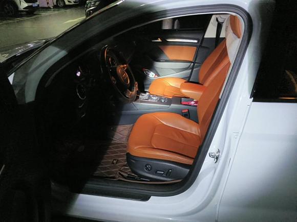 [深圳·粤B] 二手奥迪奥迪A32016款 Limousine 35 TFSI 领英型