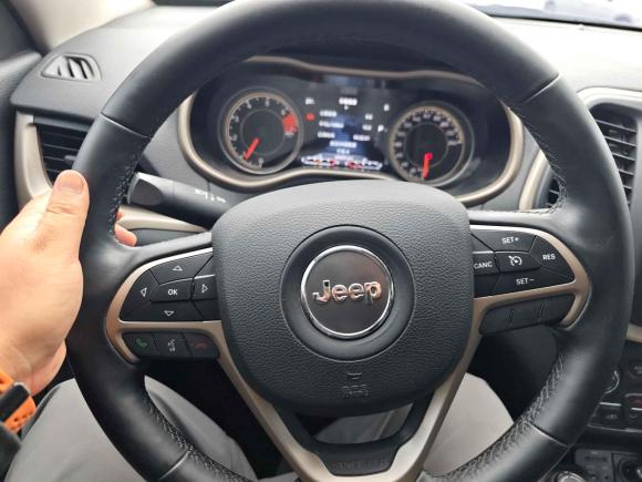 [上海·沪G] 二手Jeep自由光2016款 2.4L 优越版