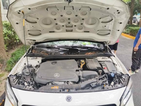 [上海·沪M] 二手奔驰奔驰GLA2018款 GLA 220 4MATIC 运动型