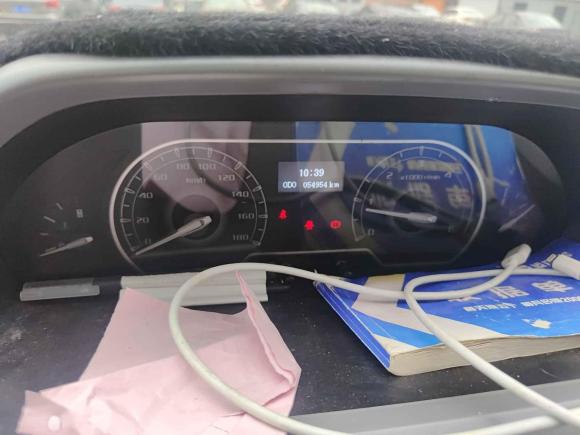 [无锡·苏B] 二手上汽大通MAXUS上汽大通MAXUS V802021款 2.0T 手动经典傲运通短轴中顶5/6座