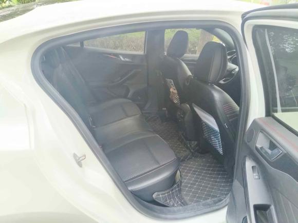 [无锡·苏B] 二手福特福克斯2021款 三厢 EcoBoost 180 自动ST Line