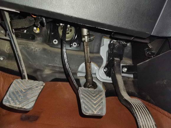 [深圳·粤B] 二手长安凯程长安欧尚A6002016款 1.5L 手动豪华型7座