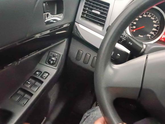 [苏州·苏B] 二手三菱翼神2012款 经典 1.8L CVT黑白版