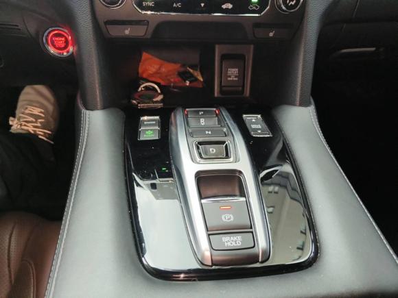 [上海·沪D] 二手本田本田UR-V2017款 370TURBO 四驱尊享版 国V