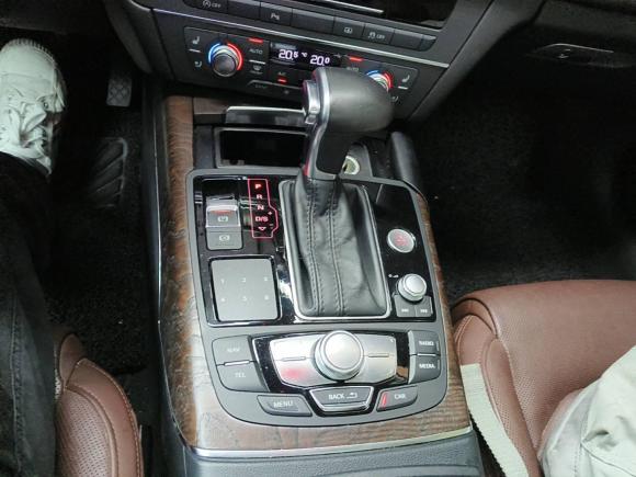 [上海·粤Y] 二手奥迪奥迪A6L2014款 35 FSI quattro 豪华型