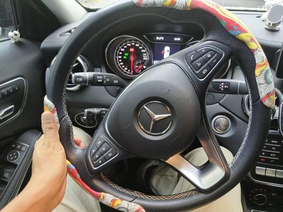 [上海·沪M] 二手奔驰奔驰GLA2018款 GLA 220 4MATIC 运动型