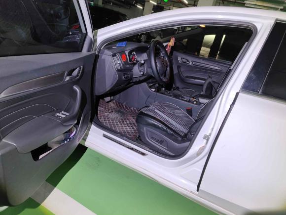 [济南·鲁A] 二手荣威荣威i62017款 20T 自动旗舰版