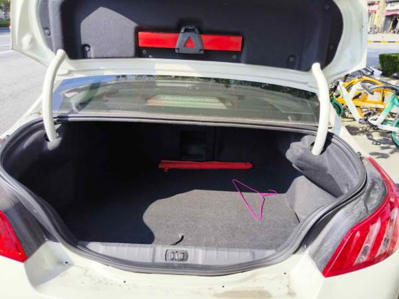 [南京·苏A] 二手标致标致5082012款 2.0L 自动豪华版