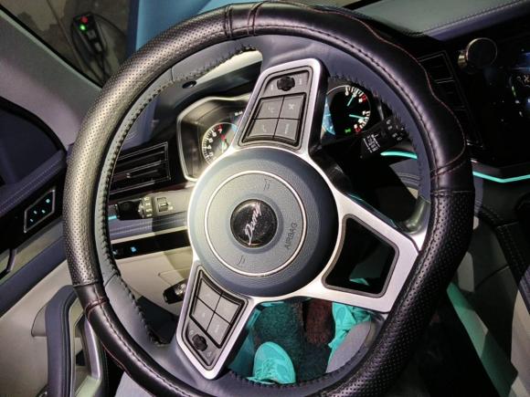 [上海·沪L] 二手众泰大迈X72018款 2.0T 自动至尊型