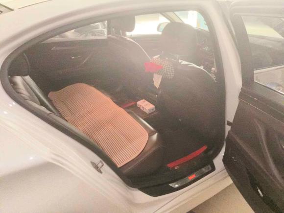 [济南·鲁A] 二手宝马宝马5系2017款 525Li 豪华设计套装