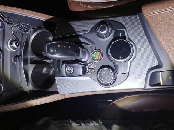 [上海·沪A] 二手阿尔法·罗密欧Stelvio斯坦维2017款 2.0T 200HP 精英版