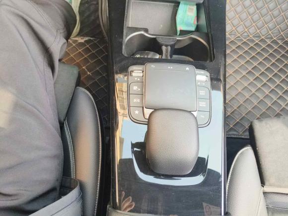 [南通·苏U] 二手奔驰奔驰A级2020款 改款 A 200 L 运动轿车时尚型