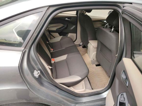 [上海·粤R] 二手福特福克斯2012款 三厢 1.6L 手动舒适型