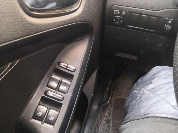 [西安·陕A] 二手东风风光风光5802016款 1.5T 手动豪华型