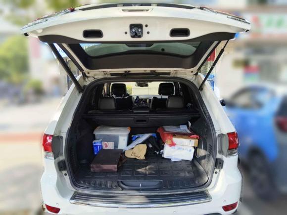 [嘉兴·沪B] 二手Jeep大切诺基2015款 3.0TD 柴油 舒享导航版