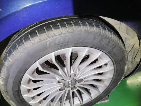 [深圳·粤B] 二手奥迪奥迪A4L2017款 Plus 40 TFSI 时尚型