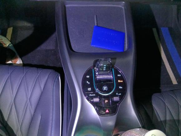 [深圳·粤B] 二手比亚迪海豹2022款 550km 标准续航后驱版精英型