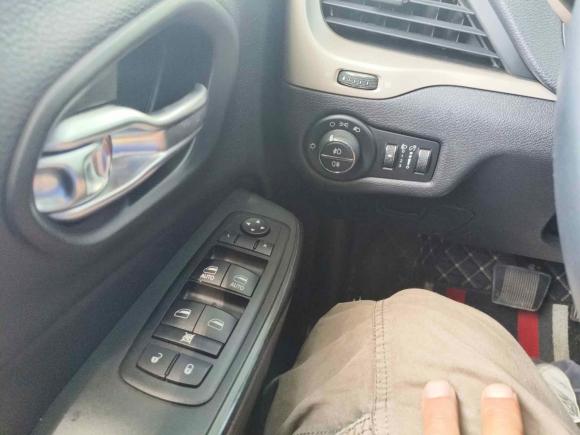 [苏州·吉A] 二手Jeep自由光2019款 2.0L 两驱典尚版 国V