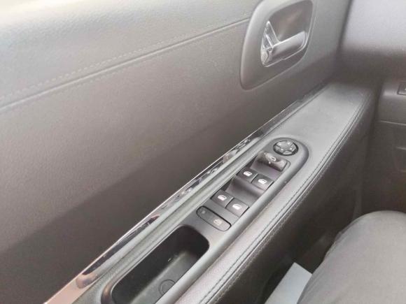 [金华·赣E] 二手标致标致30082015款 2.0L 自动潮流版