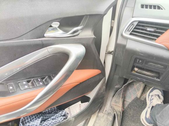 [武汉·鄂A] 二手宝骏宝骏5102017款 1.5L 手动豪华型