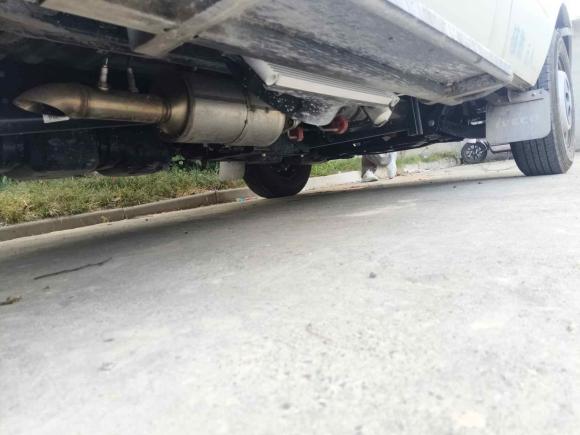 [南京·苏A] 二手依维柯依维柯得意2023款 2.5T A35M1聚财版短轴中顶单胎侧拉门5-9座