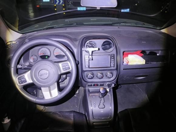 [成都·川A] 二手Jeep自由客2011款 2.4 运动版