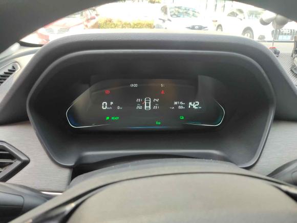 [青岛·鲁B] 二手威马汽车威马E.52021款 500 即客行