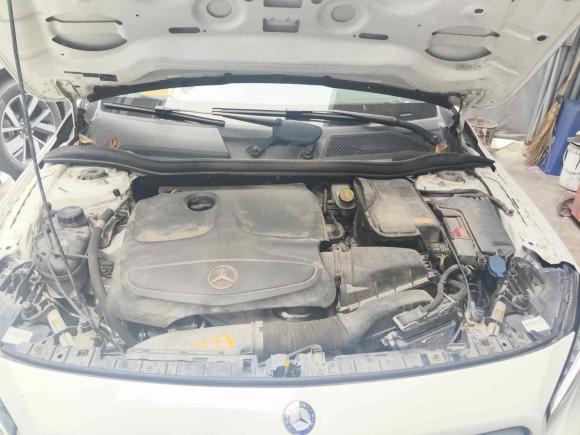 [深圳·粤B] 二手奔驰奔驰GLA2016款 GLA 220 4MATIC 时尚型