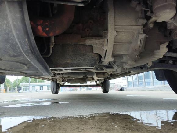 [苏州·沪B] 二手上汽大通MAXUS新途V802015款 2.5T AMT傲运通版长轴中顶