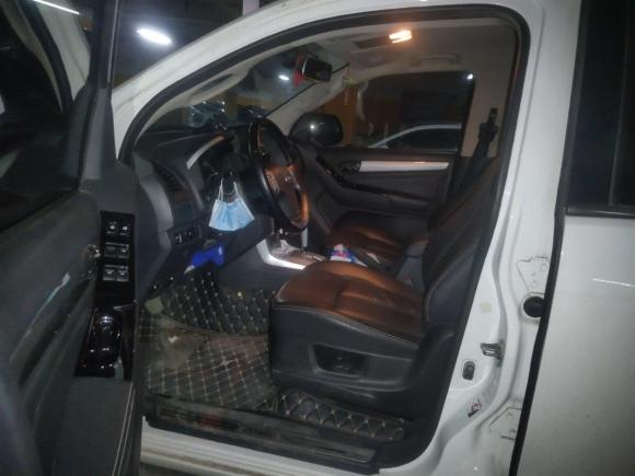 [成都·川A] 二手五十铃五十铃mu-X2017款 2.5T 两驱自动尊享型 7座