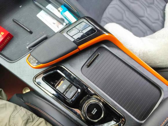 [深圳·鲁A] 二手长安长安UNI-T2022款 1.5T 运动版 尊贵型