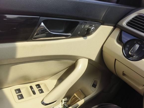 [上海·沪C] 二手大众帕萨特2011款 1.8TSI DSG尊荣版