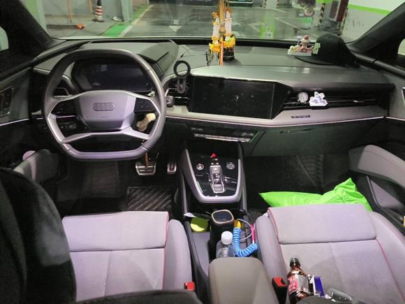 [上海·沪A] 二手奥迪奥迪Q5 e-tron2022款 40 e-tron 星耀型 机甲套装