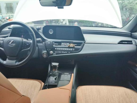 [北京·京E] 二手雷克萨斯雷克萨斯ES2021款 200 卓越版