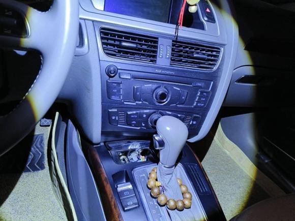 [上海·苏L] 二手奥迪奥迪A4L2012款 2.0 TFSI 自动舒适型