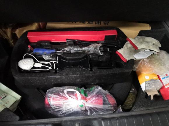 [成都·川A] 二手奔腾奔腾X402017款 1.6L 手动豪华型