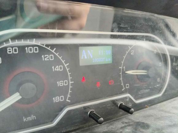 [苏州·沪B] 二手上汽大通MAXUS新途V802015款 2.5T AMT傲运通版长轴中顶