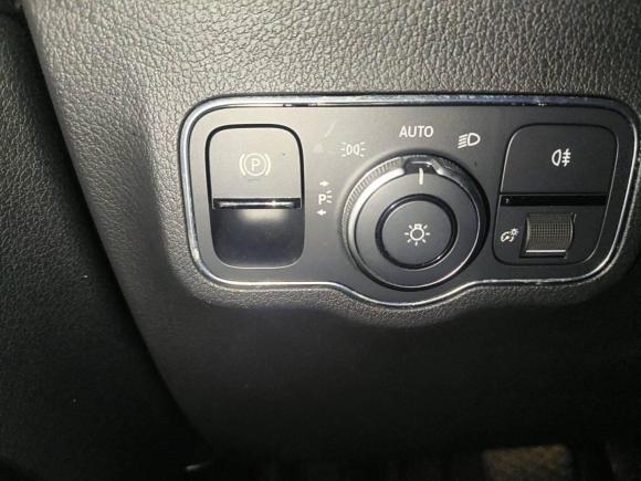 [深圳·皖M] 二手奔驰奔驰GLB2021款 GLB 200 时尚型