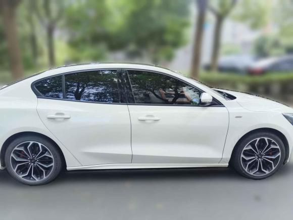 [无锡·苏B] 二手福特福克斯2021款 三厢 EcoBoost 180 自动ST Line
