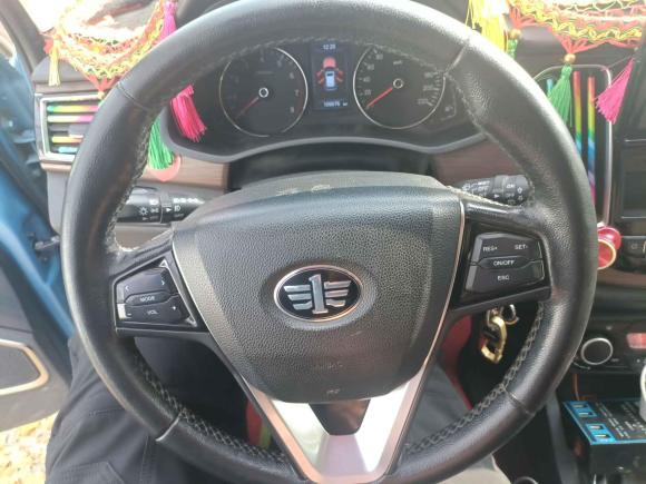 [成都·川U] 二手一汽森雅R72016款 1.6L 手动智能型