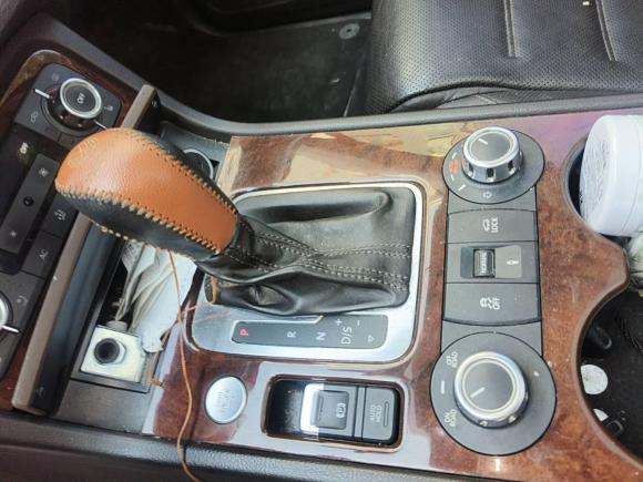 [上海·沪E] 二手大众途锐2011款 3.0TSI 高配型