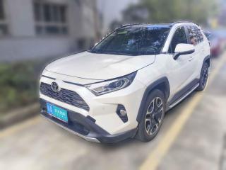 丰田RAV4荣放2020款 2.0L CVT两驱尊贵版