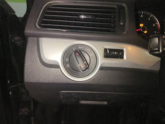 [广州·粤A] 二手大众帕萨特2011款 1.8TSI DSG尊荣版